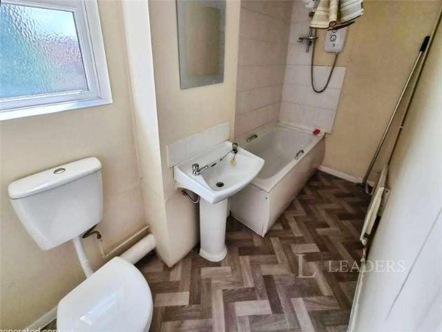 2 bed flat for sale