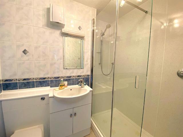 2 bed flat for sale