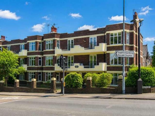 2 bed flat for sale