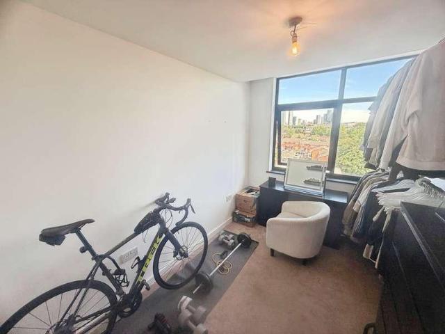 2 bed flat for sale