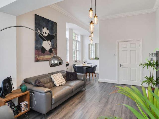 2 bed flat for sale