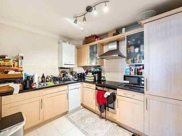 2 bed flat for sale