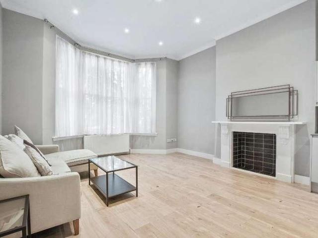 2 bed flat for sale