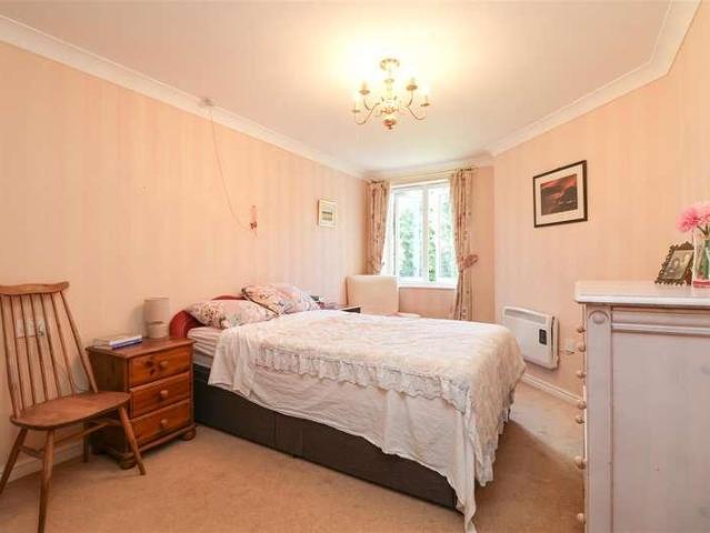 2 bed flat for sale