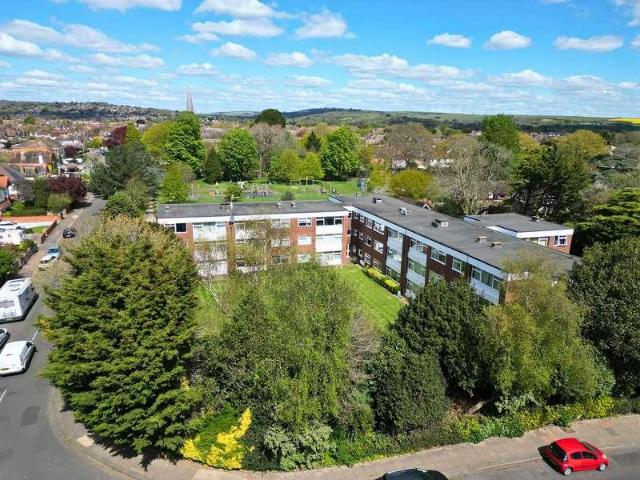 2 bed flat for sale