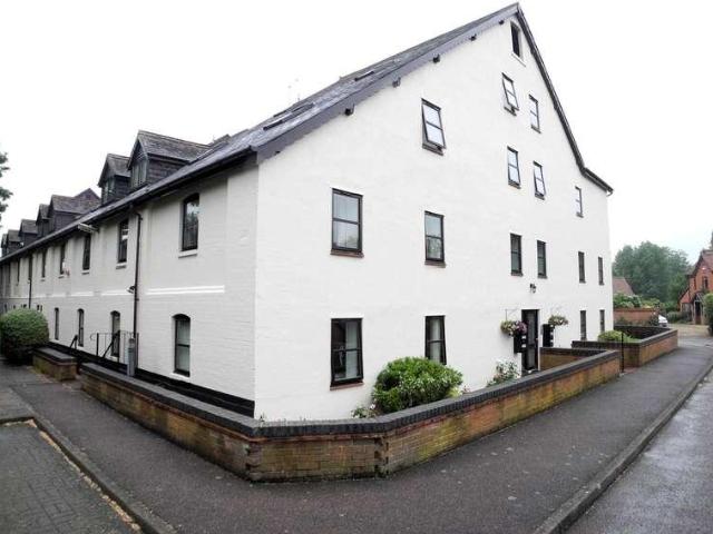 2 bed flat for sale