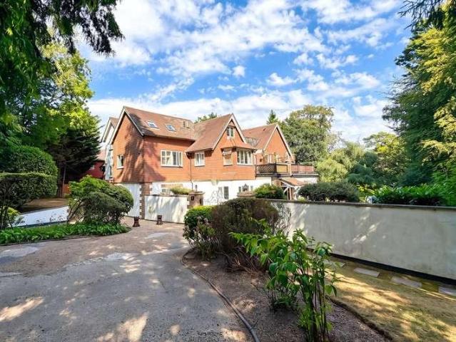 2 bed flat for sale