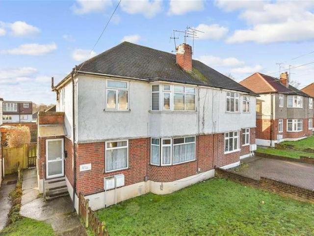 2 bed flat for sale