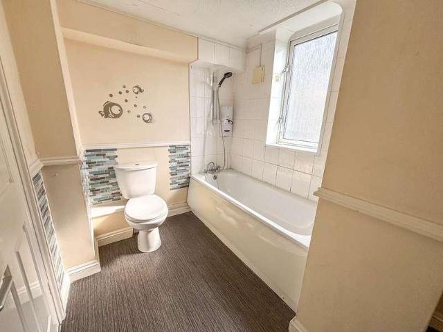 2 bed flat for sale