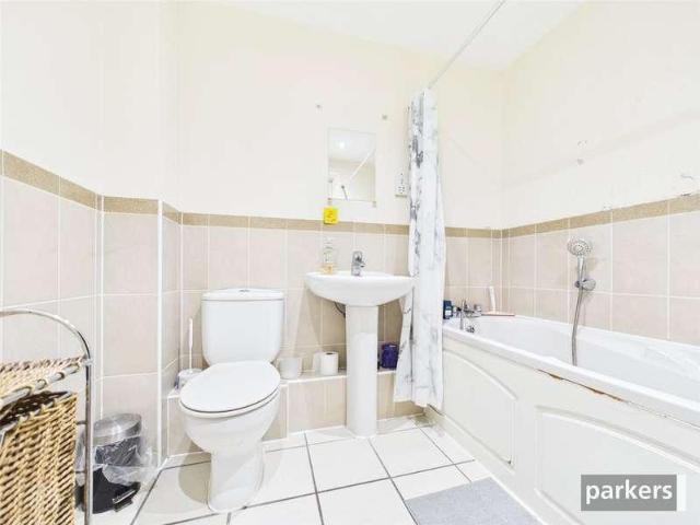 2 bed flat for sale
