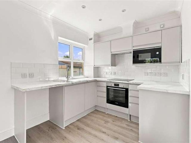 2 bed flat for sale