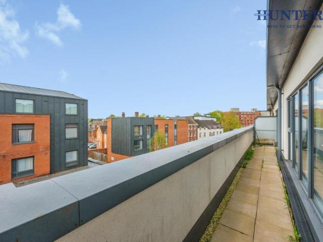 2 bed flat for sale