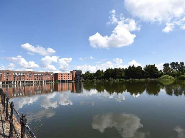 2 bed flat for sale