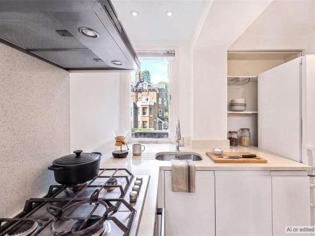 2 bed flat for sale
