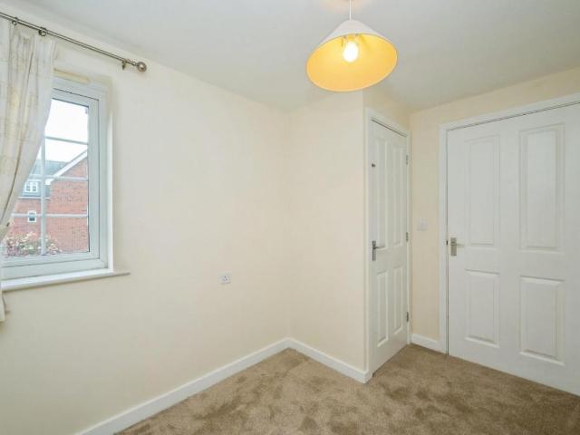 2 bed flat for sale