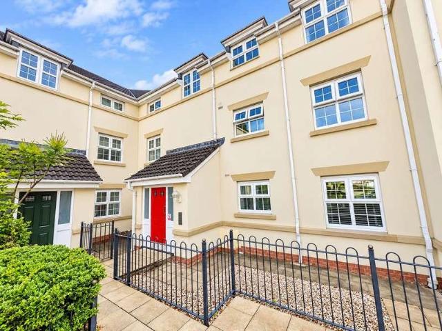 2 bed flat for sale