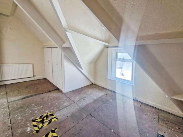 2 bed flat for sale