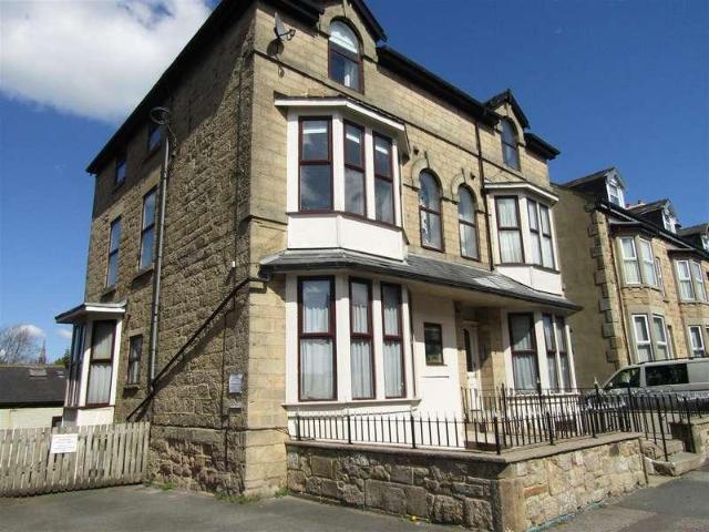 2 bed flat for sale