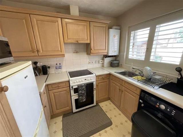2 bed flat for sale
