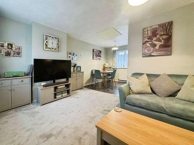 2 bed flat for sale