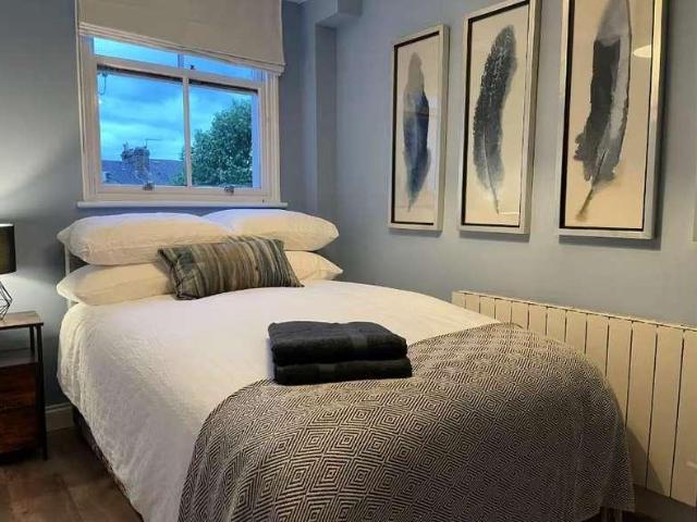 2 bed flat for sale
