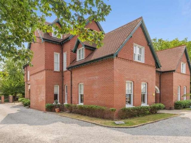 2 bed flat for sale
