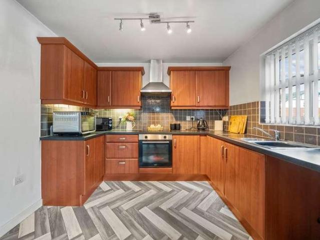 2 bed flat for sale