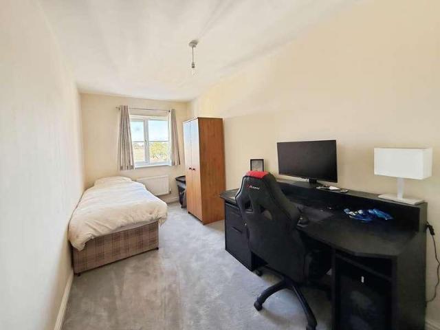 2 bed flat for sale