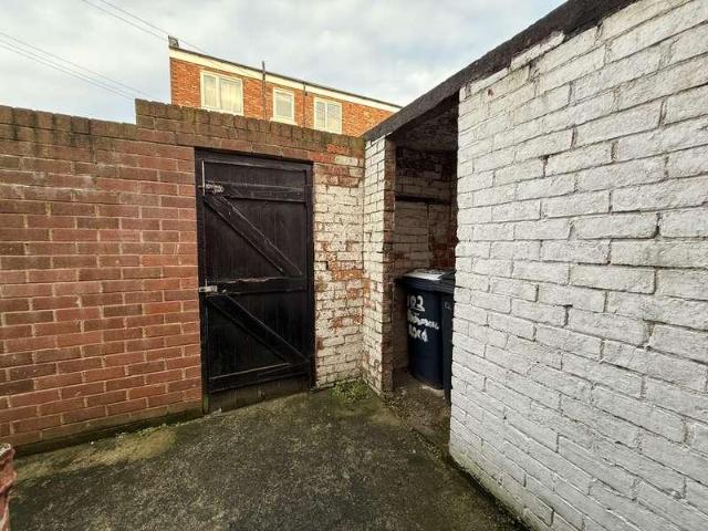 2 bed flat for sale