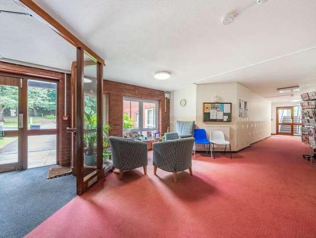 2 bed flat for sale
