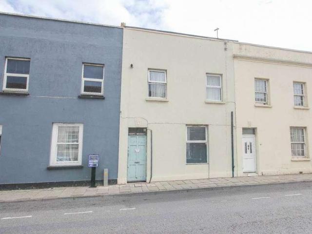 2 bed flat for sale