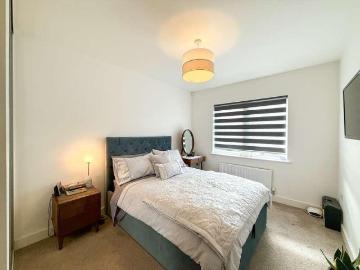 2 bed flat for sale