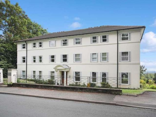 2 bed flat for sale