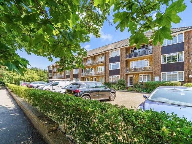 2 bed flat for sale