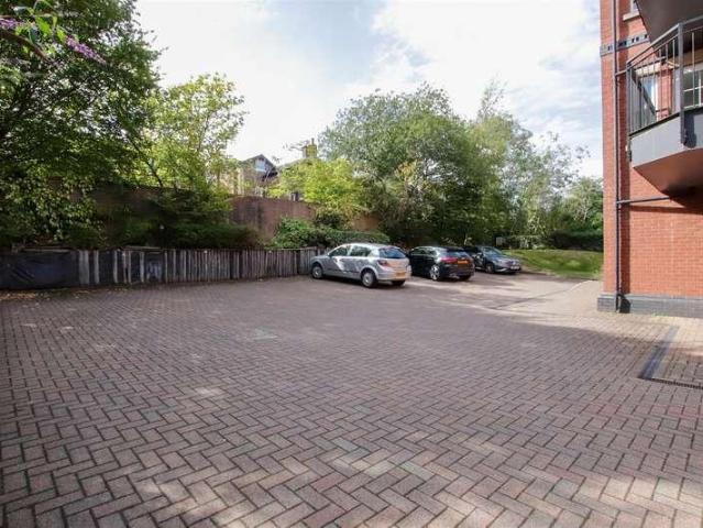 2 bed flat for sale