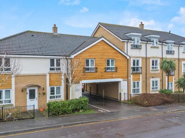 2 bed flat for sale