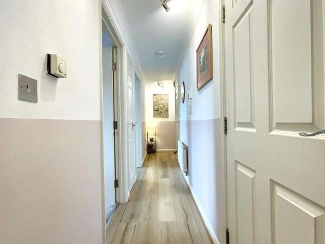 2 bed flat for sale