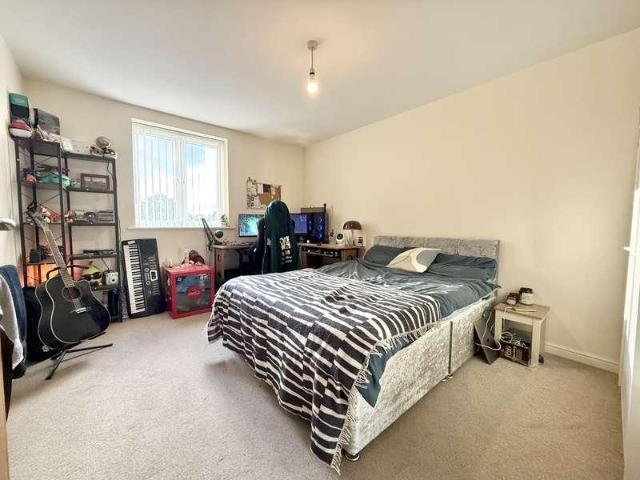 2 bed flat for sale