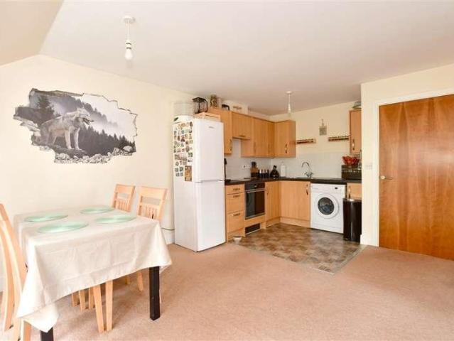 2 bed flat for sale