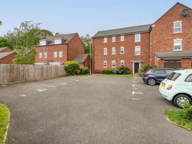 2 bed flat for sale