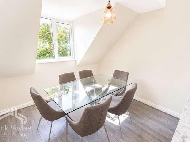 2 bed flat for sale