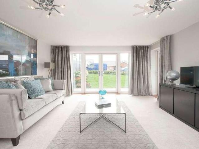 2 bed flat for sale
