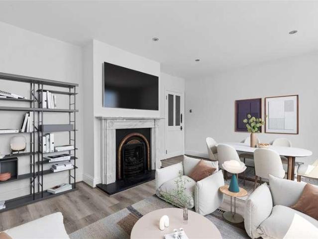 2 bed flat for sale