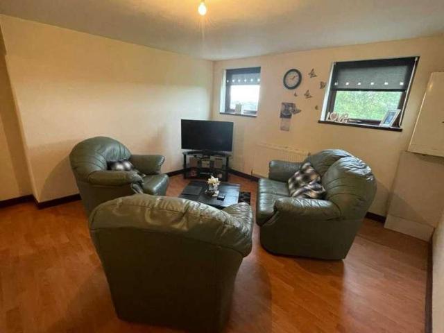 2 bed flat for sale