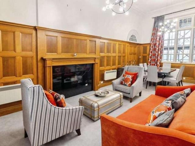 2 bed flat for sale
