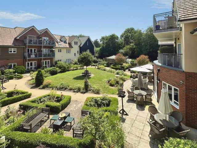 2 bed flat for sale