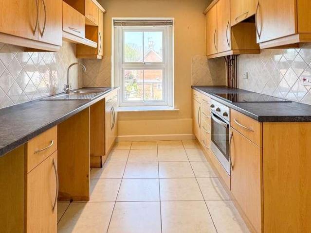 2 bed flat for sale