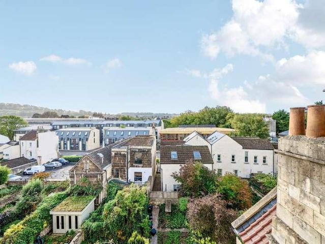 2 bed flat for sale