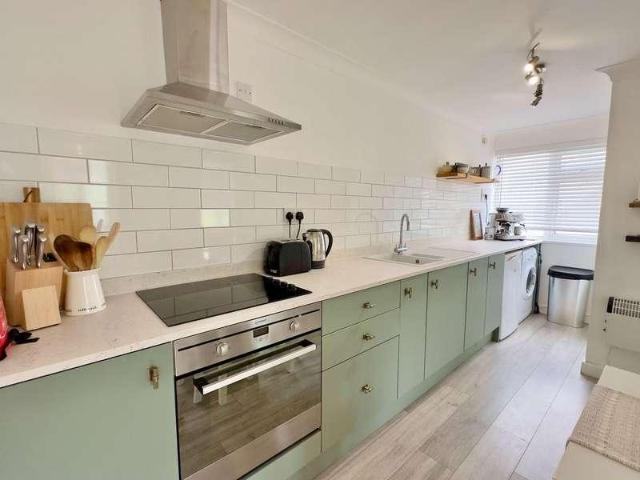 2 bed flat for sale