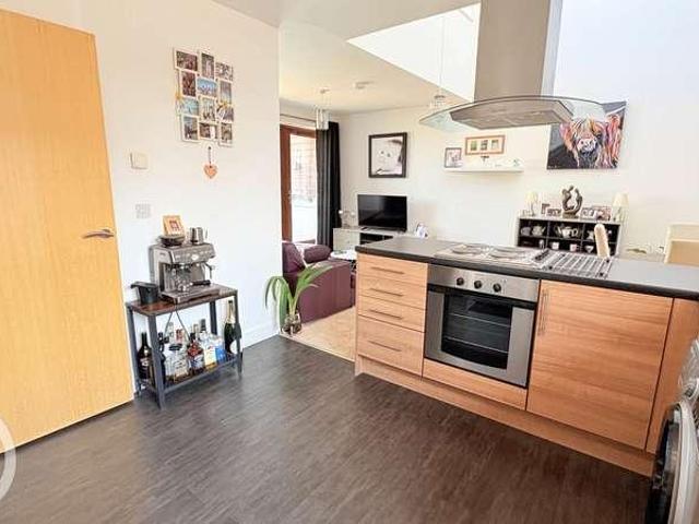 2 bed flat for sale